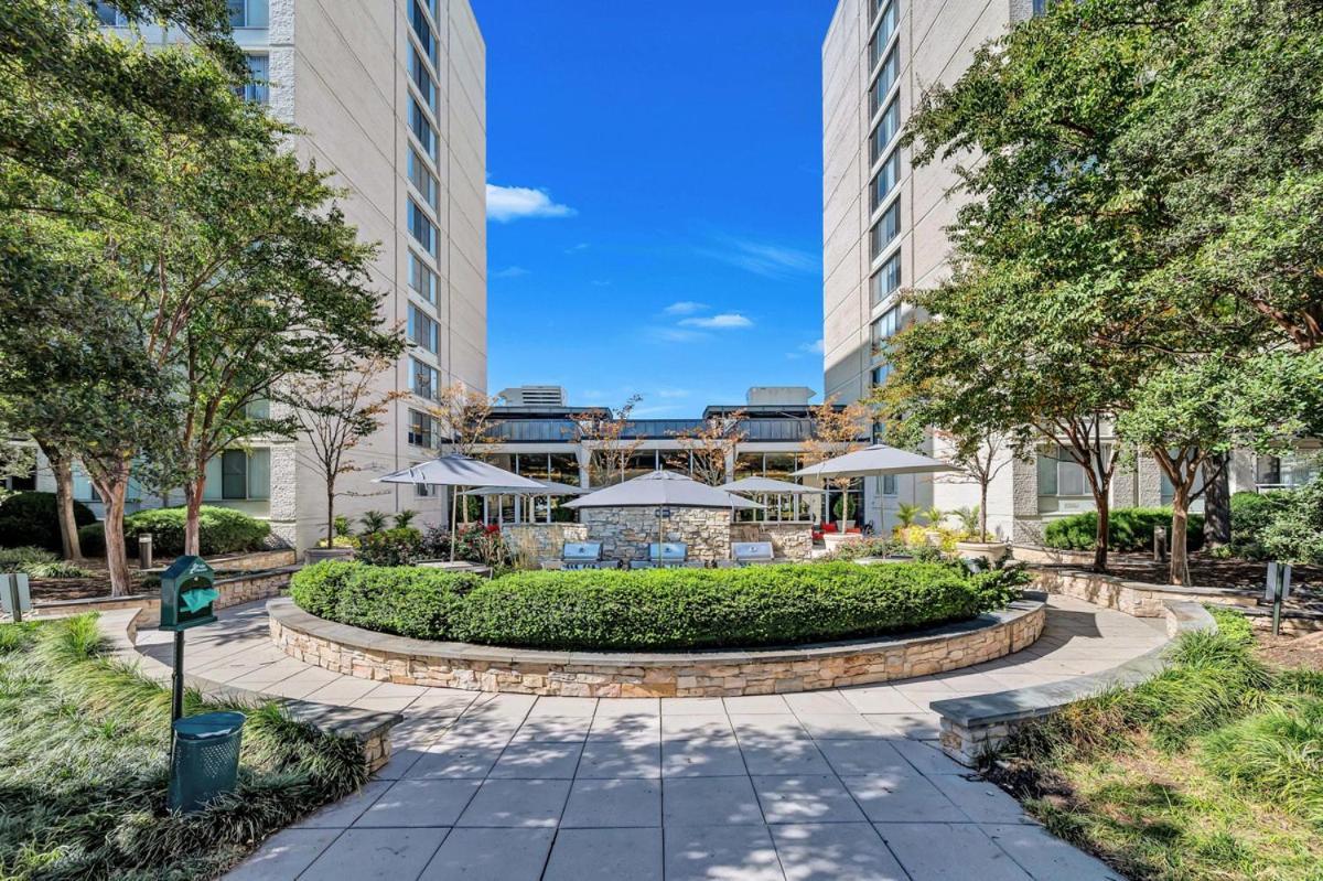 Beautiful 2Br Apartment At Crystal City With Gym Arlington Esterno foto