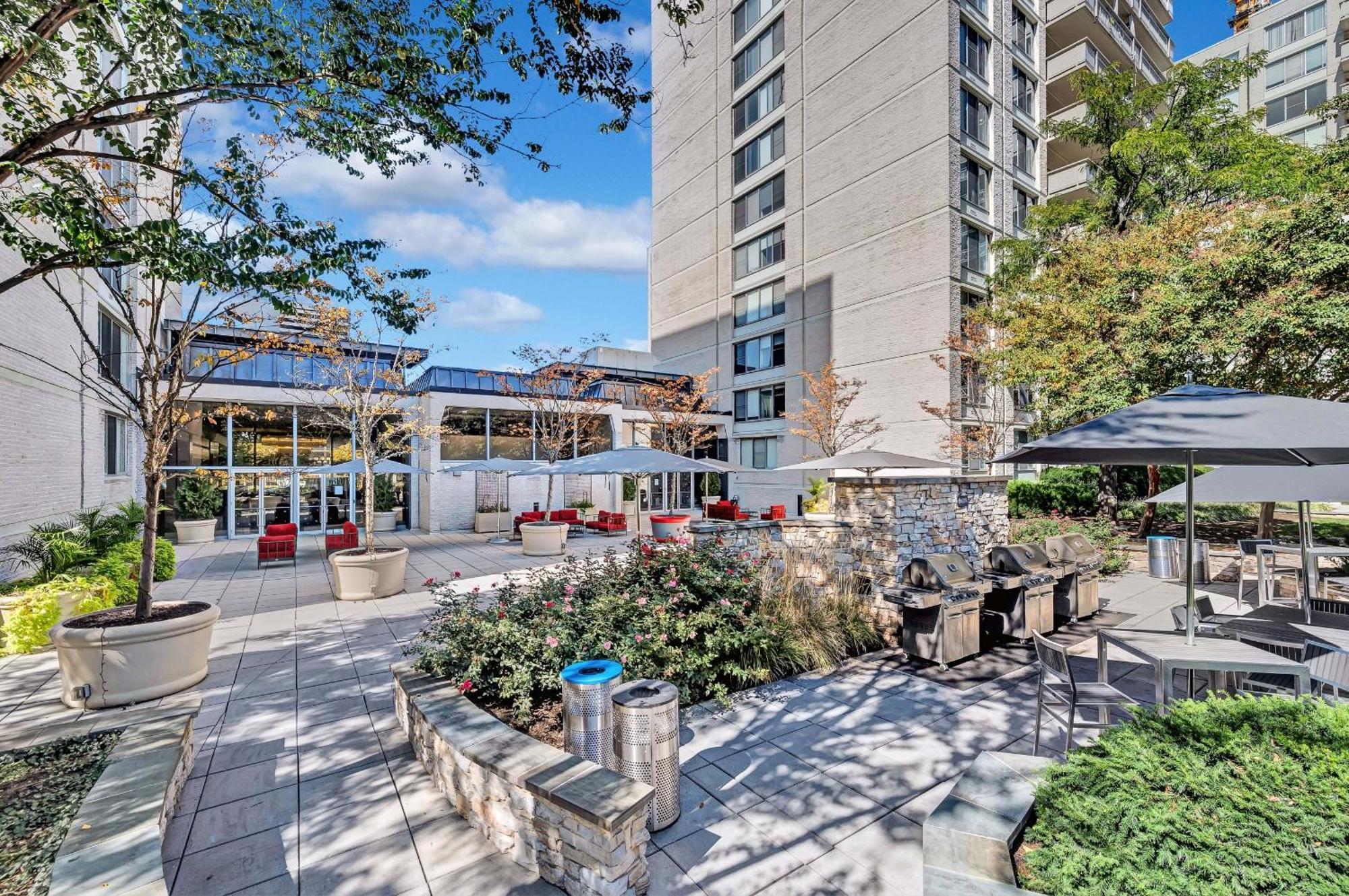 Beautiful 2Br Apartment At Crystal City With Gym Arlington Esterno foto