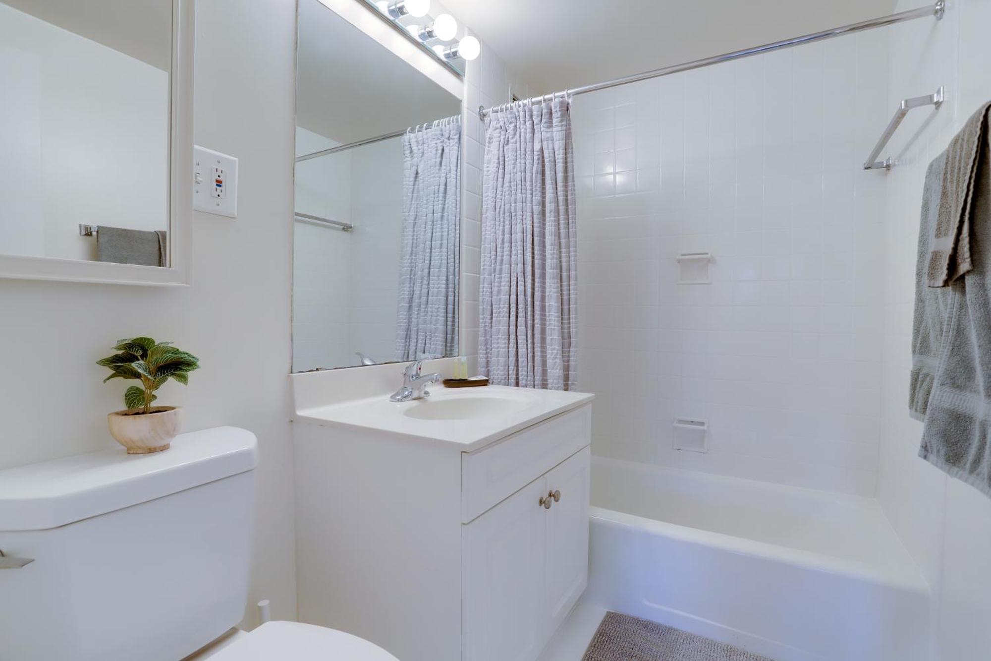 Beautiful 2Br Apartment At Crystal City With Gym Arlington Esterno foto